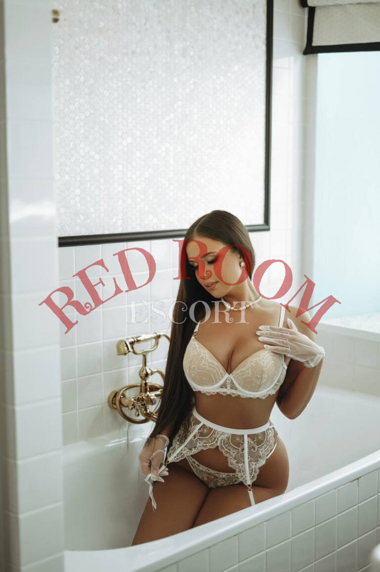 Эскортница Дашуля  - грудь 4, рост 165 см, вес 60 кг, цвет волос Шатенки, этничность Смешанная раса