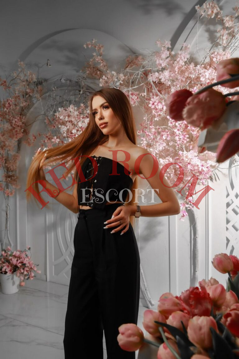 Эскортница Мика - грудь 3, рост 170 см, вес 50 кг, цвет волос Русые, этничность Европейская