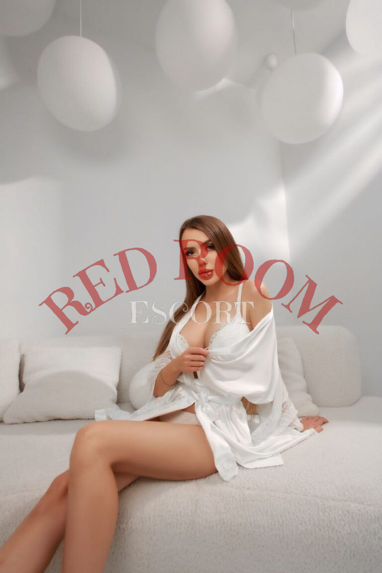 Эскортница Мика - грудь 3, рост 170 см, вес 50 кг, цвет волос Русые, этничность Европейская