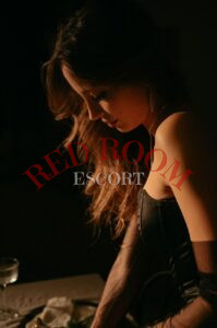 Эскортница Радмила  - грудь 3, рост 168 см, вес 54 кг, цвет волос Русые, этничность Смешанная раса