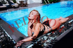 Эскортница Лана - грудь 3, рост 172 см, вес 69 кг, цвет волос Блондинки, этничность Европейская