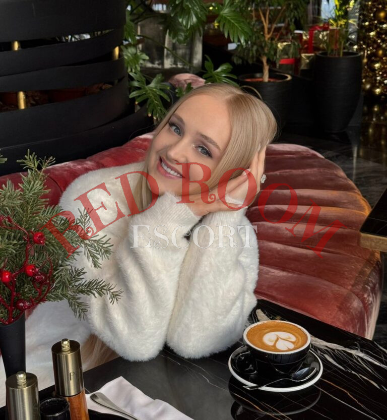 Эскортница Лана - грудь 3, рост 172 см, вес 69 кг, цвет волос Блондинки, этничность Европейская