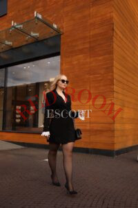 Эскортница Лана - грудь 3, рост 172 см, вес 69 кг, цвет волос Блондинки, этничность Европейская