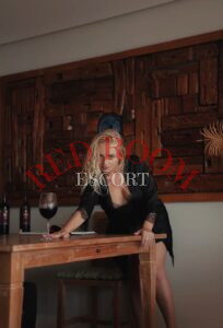 Эскортница Лана - грудь 3, рост 172 см, вес 69 кг, цвет волос Блондинки, этничность Европейская