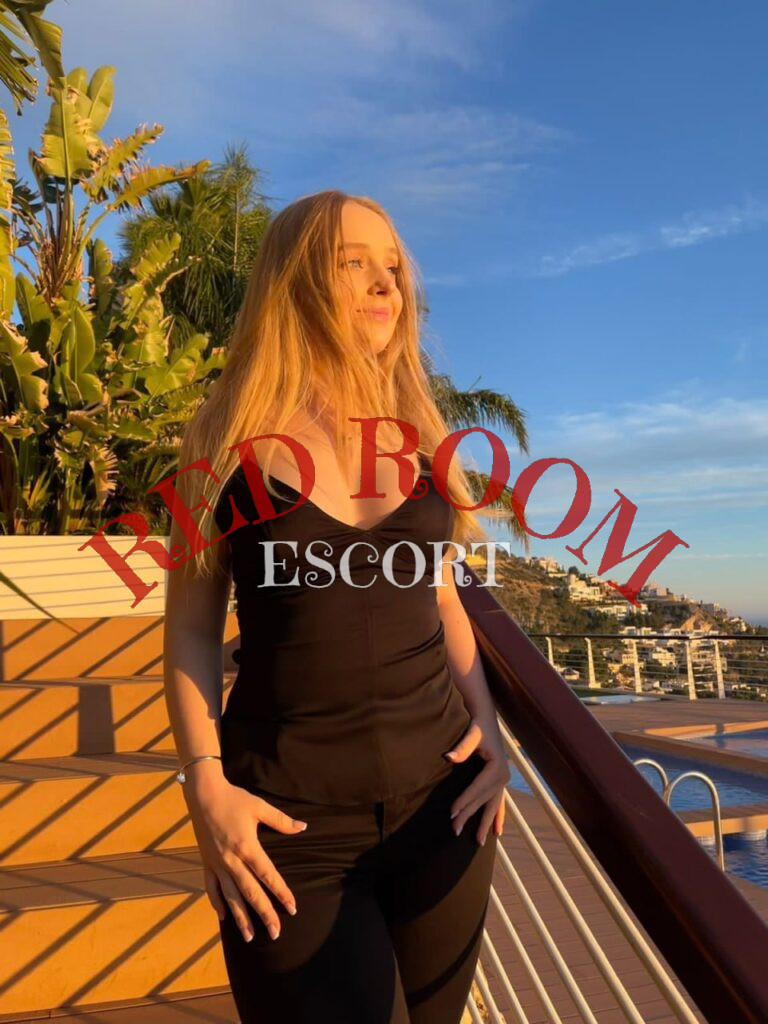 Эскортница Лана - грудь 3, рост 172 см, вес 69 кг, цвет волос Блондинки, этничность Европейская