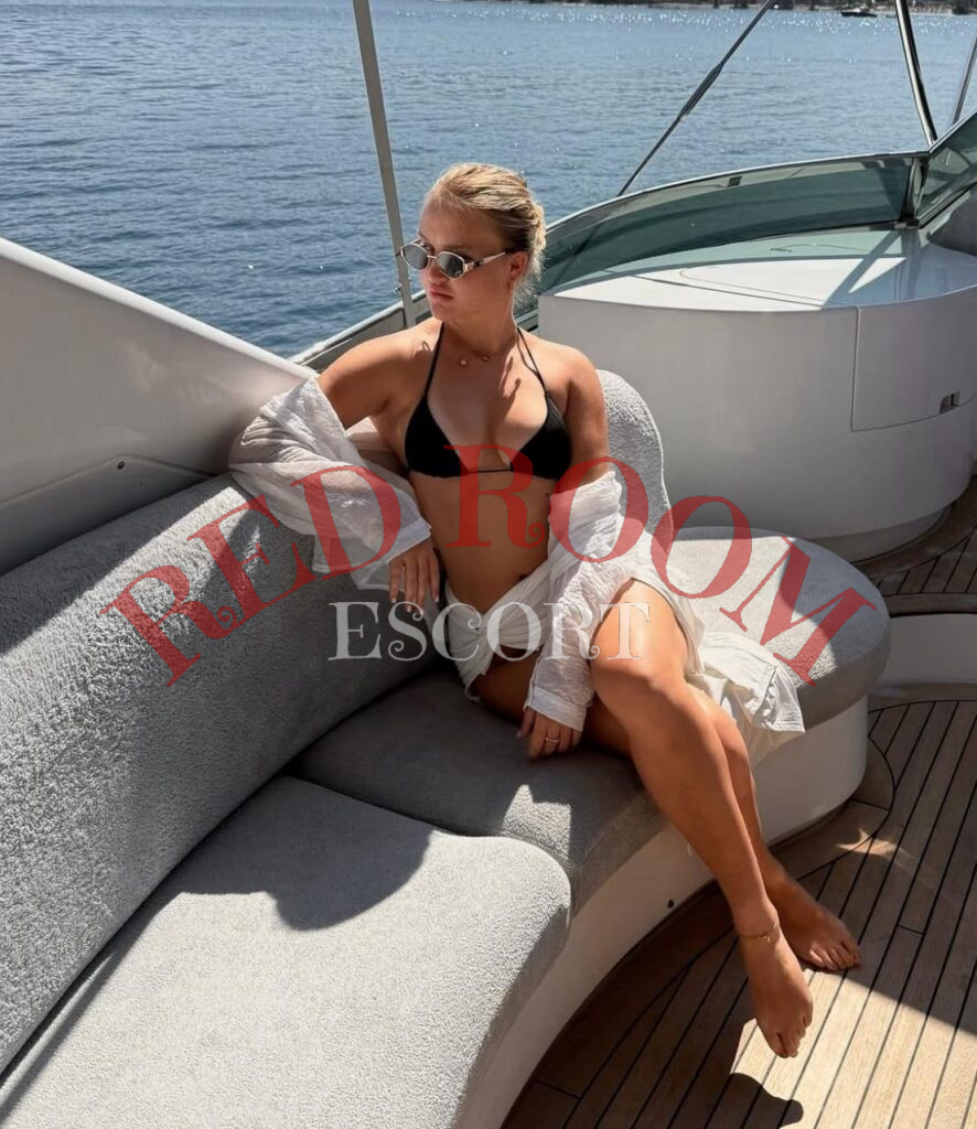 Аида — возраст 19, рост 173, вес 62, размер груди 2