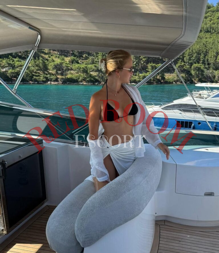 Эскортница Аида - грудь 2, рост 173 см, вес 62 кг, цвет волос Блондинки, этничность Европейская