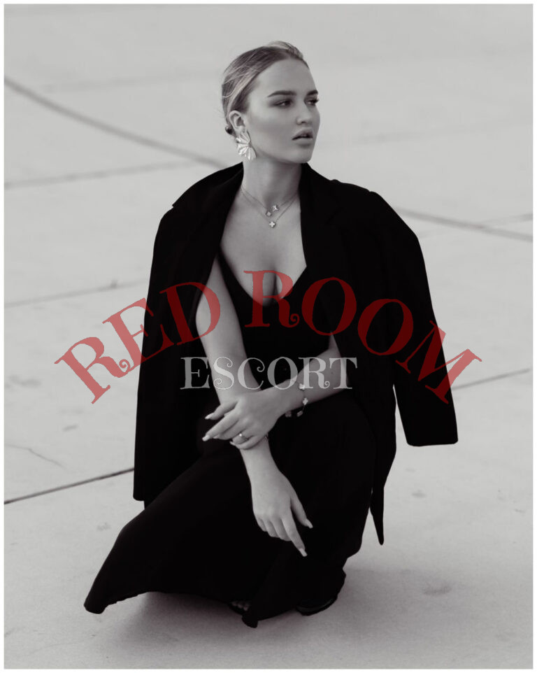 Эскортница Аида - грудь 2, рост 173 см, вес 62 кг, цвет волос Блондинки, этничность Европейская