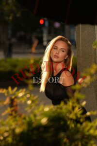 Эскортница Аида - грудь 2, рост 173 см, вес 62 кг, цвет волос Блондинки, этничность Европейская