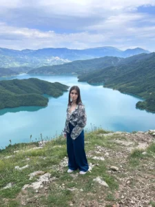 Эскортница Дарси - грудь 2, рост 160 см, вес 58 кг, цвет волос Шатенки