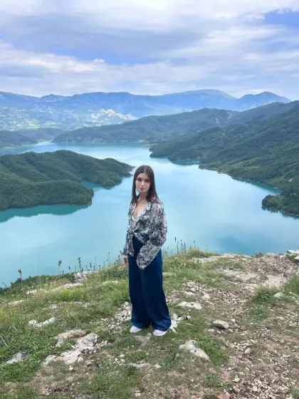 Эскортница Дарси - грудь 2, рост 160 см, вес 58 кг, цвет волос Шатенки