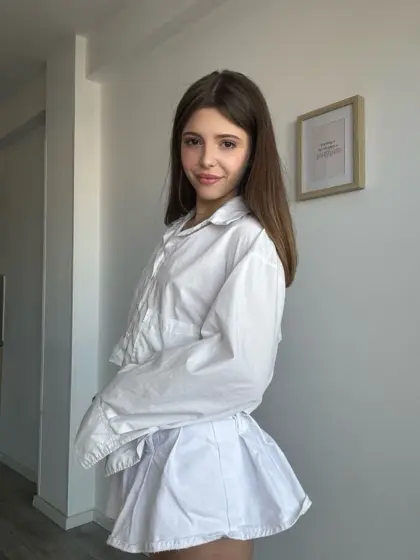 Эскортница Шерил - грудь 1, рост 169 см, вес 49 кг, цвет волос Шатенки