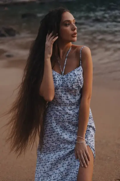 Эскортница Карина - грудь 1, рост 170 см, вес 49 кг, цвет волос Шатенки