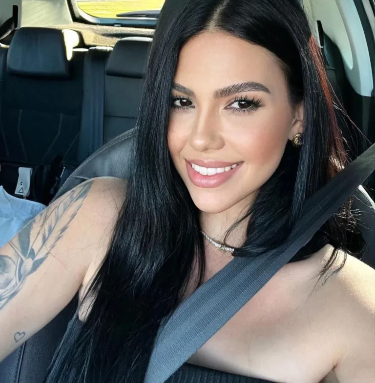 Эскортница Габи - грудь 2, рост 166 см, вес 60 кг, цвет волос Брюнетки