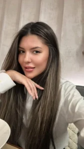 Эскортница Мия - грудь 2, рост 177 см, вес 55 кг, цвет волос Шатенки