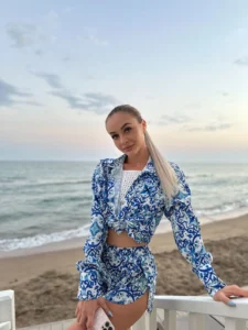 Эскортница Александра - грудь 2, рост 169 см, вес 52 кг, цвет волос Блондинки