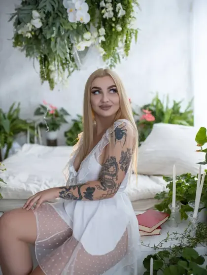 Эскортница Nesty - грудь 3, рост 173 см, вес 78 кг, цвет волос Блондинки