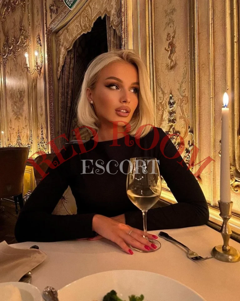 Эскортница Тиффани - грудь 2, рост 174 см, вес 53 кг, цвет волос Блондинки
