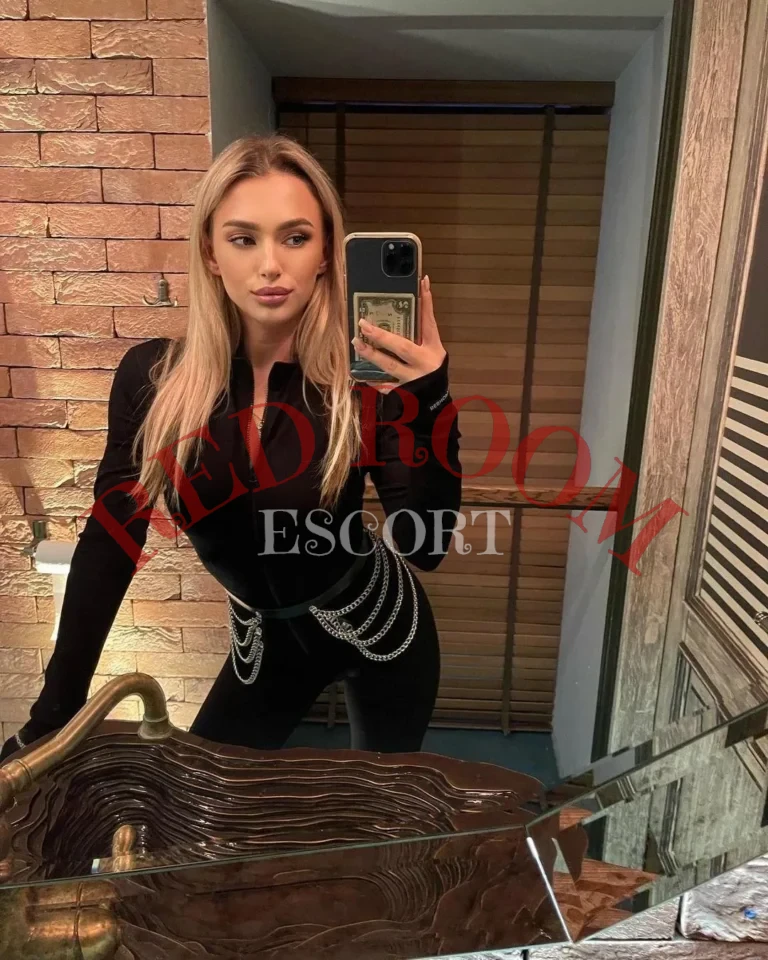 Эскортница Татьяна - грудь 1, рост 177 см, вес 55 кг, цвет волос Блондинки