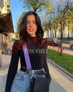 Эскортница Табита - грудь 1, рост 175 см, вес 55 кг, цвет волос Брюнетки