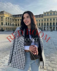 Эскортница Табита - грудь 1, рост 175 см, вес 55 кг, цвет волос Брюнетки