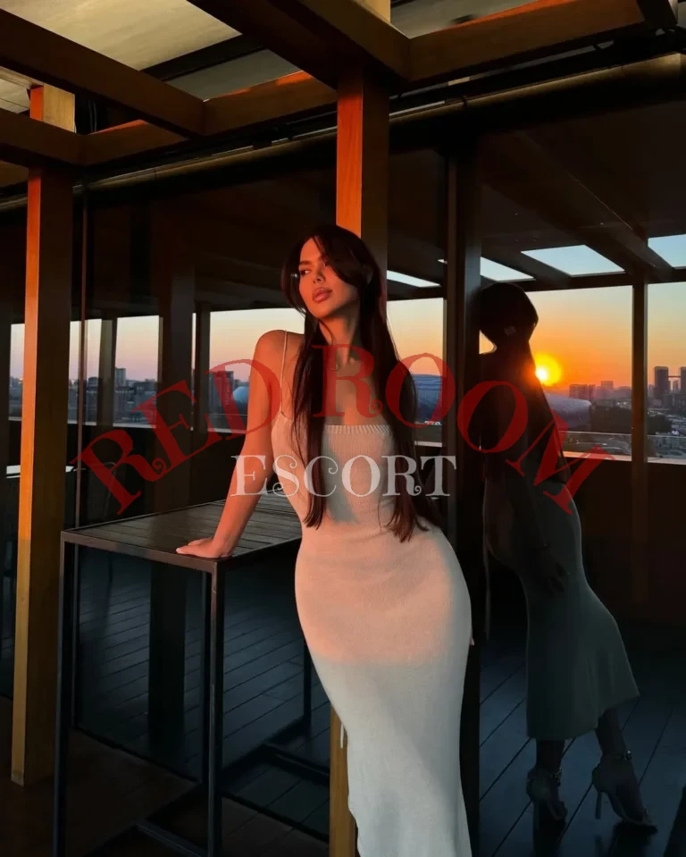 Эскортница Аделина - грудь 3, рост 175 см, вес 59 кг, цвет волос Брюнетки