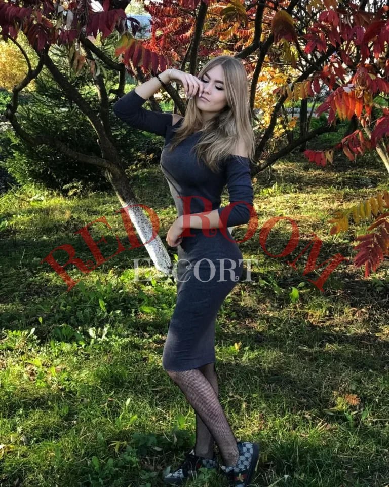 Эскортница Офелия - грудь 2, рост 175 см, вес 58 кг, цвет волос Блондинки