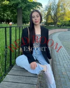 Эскортница Наталья - грудь 1, рост 169 см, вес 57 кг, цвет волос Брюнетки