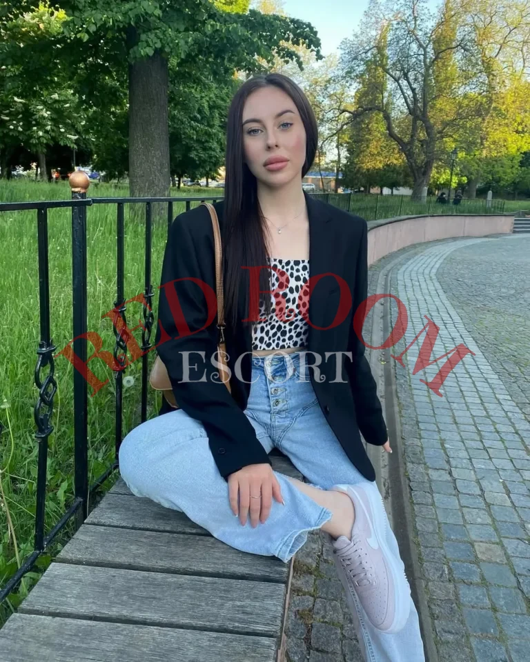 Эскортница Наталья - грудь 1, рост 169 см, вес 57 кг, цвет волос Брюнетки