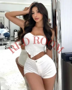 Эскортница Цинния - грудь 2, рост 174 см, вес 63 кг, цвет волос Шатенки