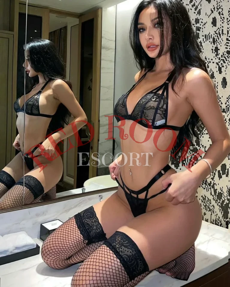 Эскортница Цинния - грудь 2, рост 174 см, вес 63 кг, цвет волос Шатенки