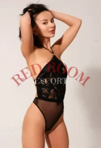 Эскортница Кармен - грудь 2, рост 170 см, вес 50 кг, цвет волос Брюнетки