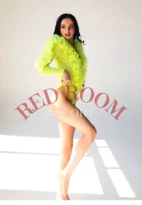 Эскортница Кармен - грудь 2, рост 170 см, вес 50 кг, цвет волос Брюнетки