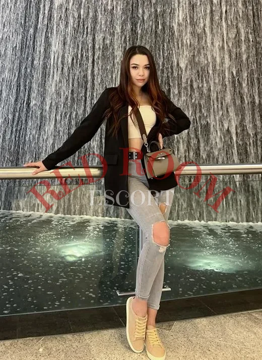 Эскортница Муза - грудь 2, рост 172 см, вес 52 кг, цвет волос Блондинки