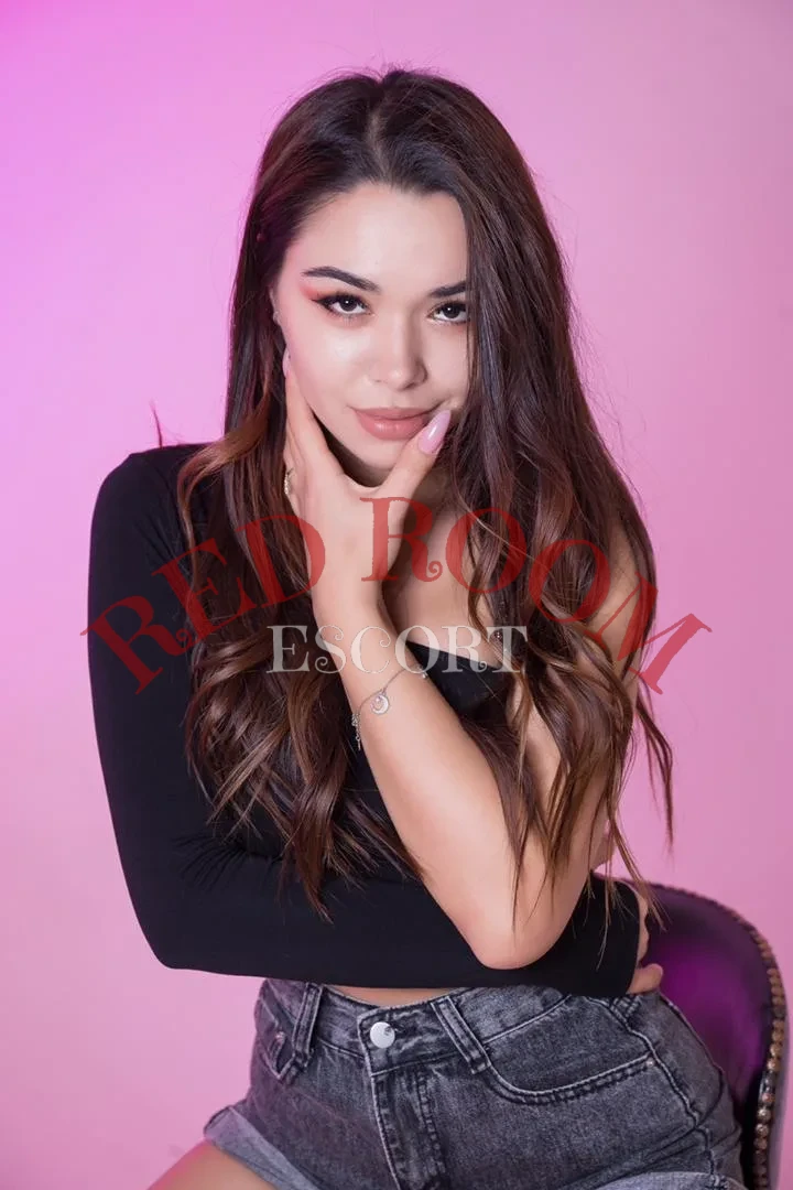 Эскортница Муза - грудь 2, рост 172 см, вес 52 кг, цвет волос Блондинки