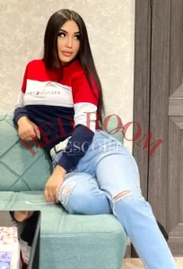 Эскортница Сара - грудь 2, рост 170 см, вес 68 кг, цвет волос Шатенки