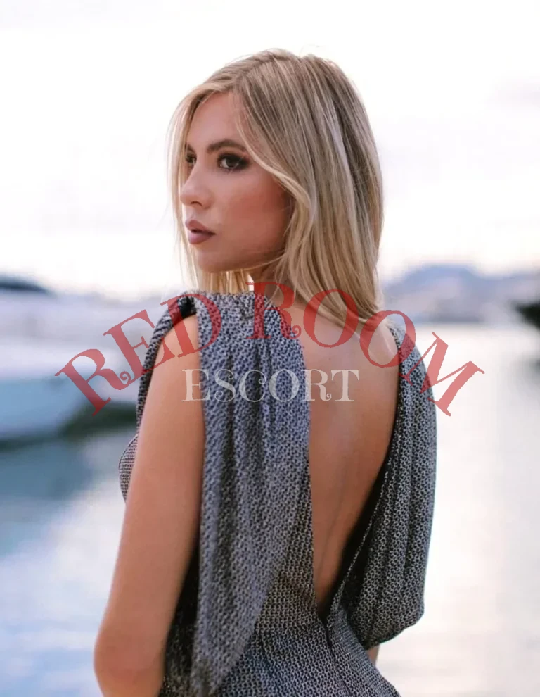 Эскортница Stasy - грудь 2, рост 160 см, вес 50 кг, цвет волос Блондинки