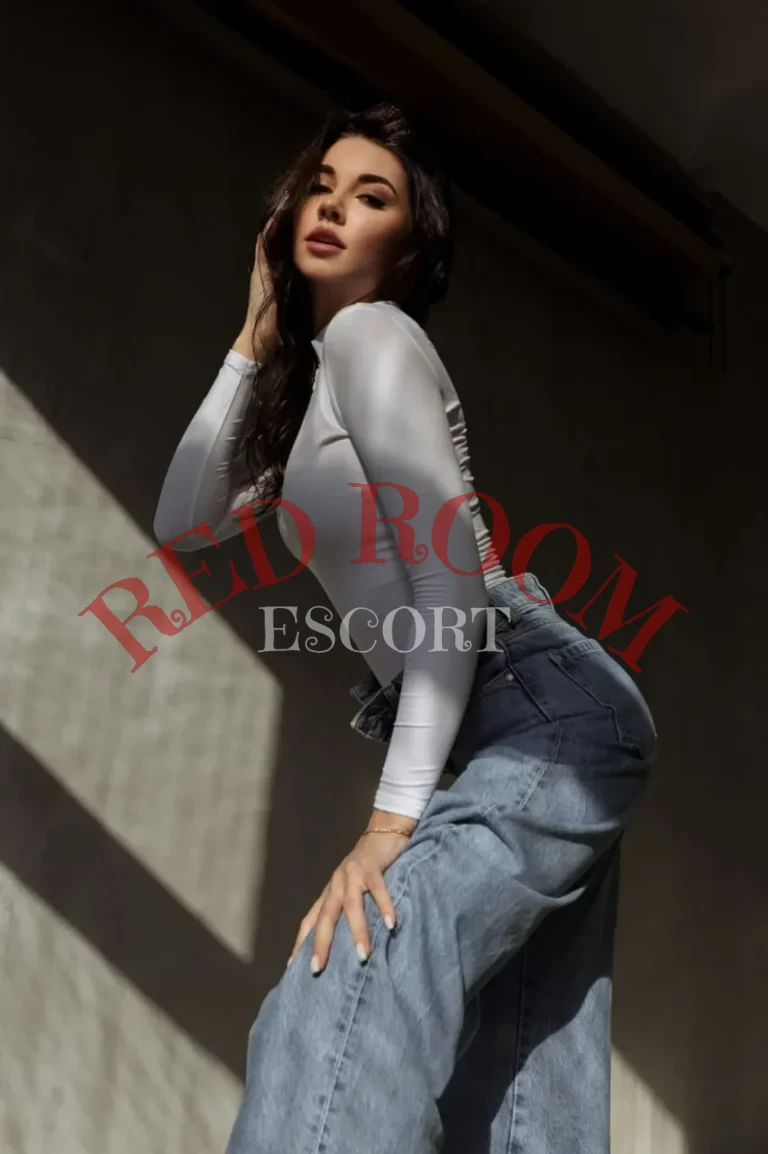 Эскортница Кейт - грудь 3, рост 172 см, вес 50 кг, цвет волос Шатенки