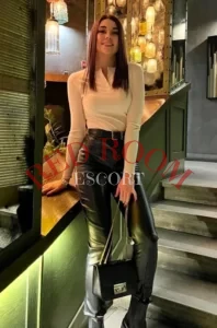 Эскортница Кейт - грудь 3, рост 172 см, вес 50 кг, цвет волос Шатенки