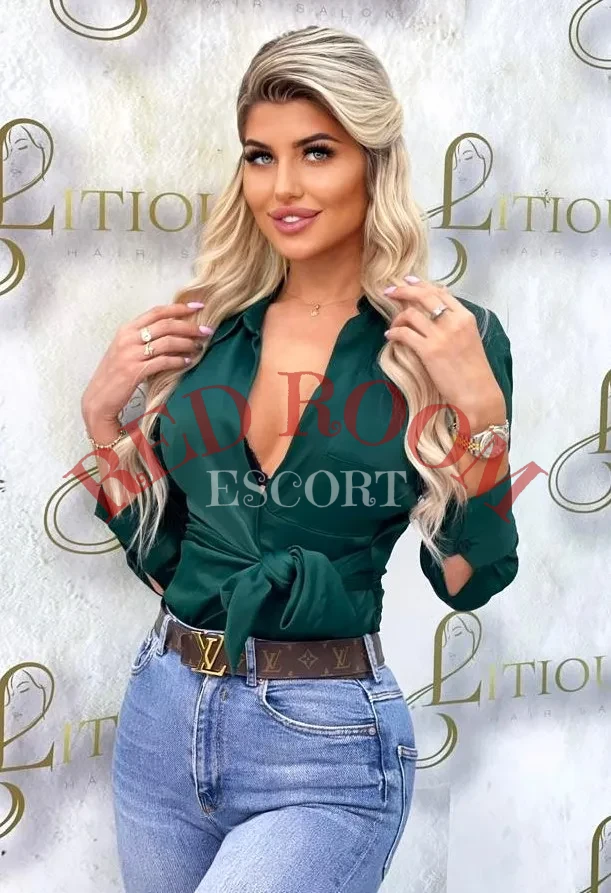 Эскортница Наталья - грудь 3, рост 175 см, вес 60 кг, цвет волос Блондинки