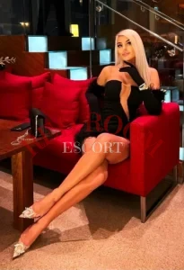 Эскортница Наталья - грудь 3, рост 175 см, вес 60 кг, цвет волос Блондинки
