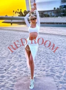 Эскортница Наталья - грудь 3, рост 175 см, вес 60 кг, цвет волос Блондинки