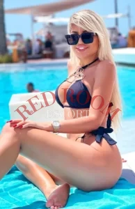 Эскортница Наталья - грудь 3, рост 175 см, вес 60 кг, цвет волос Блондинки