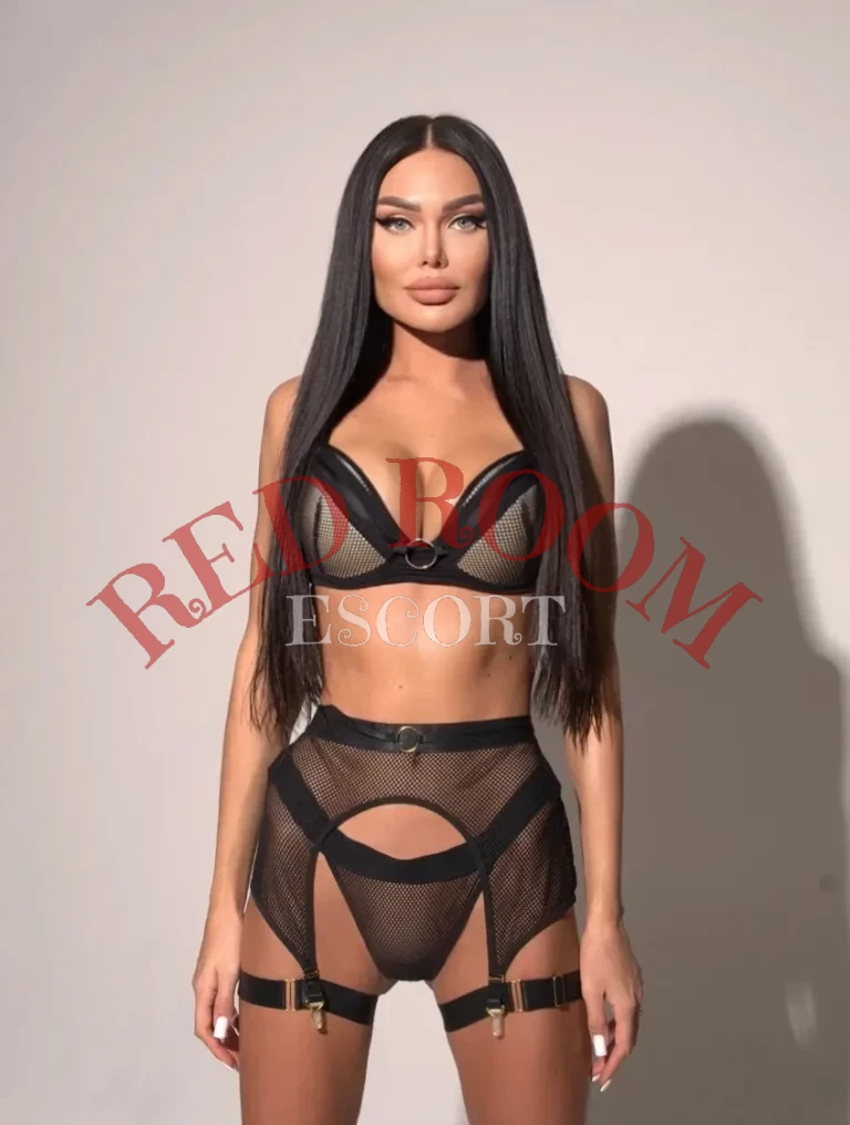 Эскортница Сабина - грудь 4, рост 178 см, вес 50 кг, цвет волос Шатенки