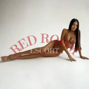 Эскортница Сабина - грудь 4, рост 178 см, вес 50 кг, цвет волос Шатенки