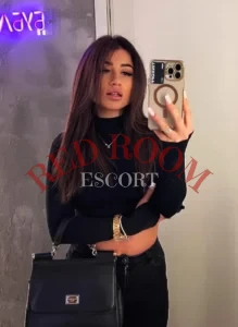 Эскортница Алиса - грудь 3, рост 163 см, вес 53 кг, цвет волос Шатенки