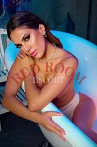 Эскортница Сара - грудь 2, рост 166 см, вес 51 кг, цвет волос Шатенки