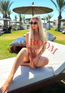 Эскортница Александра - грудь 2, рост 170 см, вес 51 кг, цвет волос Блондинки