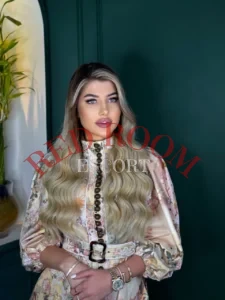 Эскортница Лаура - грудь 3, рост 175 см, вес 60 кг, цвет волос Блондинки
