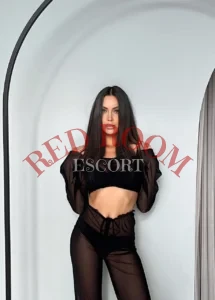 Эскортница Маргарита - грудь 3, рост 170 см, вес 49 кг, цвет волос Брюнетки
